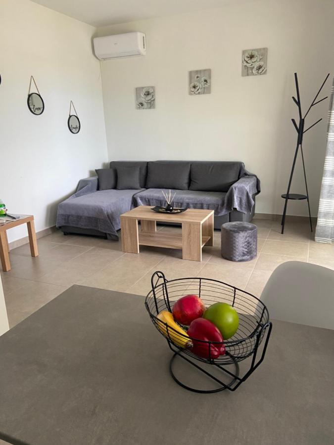 M & F House Villa Oropos Luaran gambar