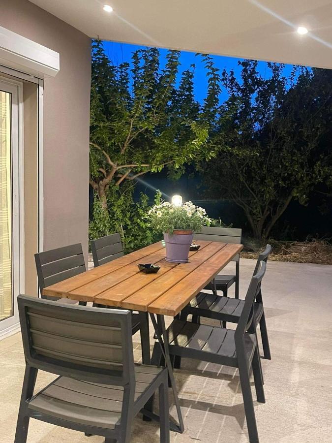 M & F House Villa Oropos Luaran gambar